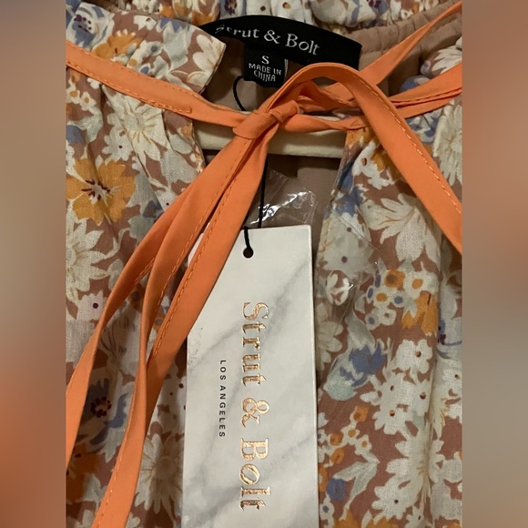 Flutter Ruffled Sleeve Floral Top in Orange/Lavender/Cream - Size S (Boutique) - Picture 5 of 7